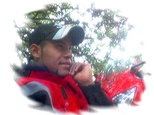 ����  meeeee  ����